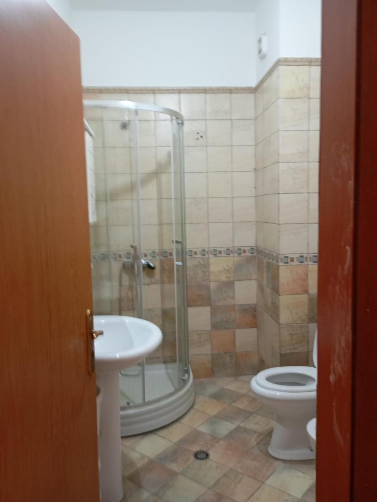 טיראנה Royal Hostel מראה חיצוני תמונה